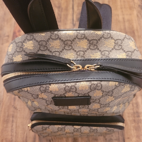 GUCCI small GG Supreme Bees Backpack - Picture 7 of 12